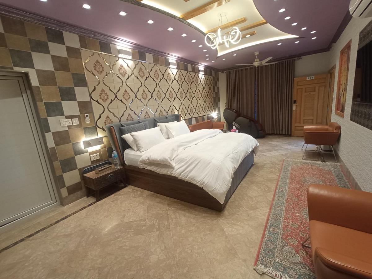 Rahat Luxury Guest House By Lmc Saidu Sharif Exterior photo